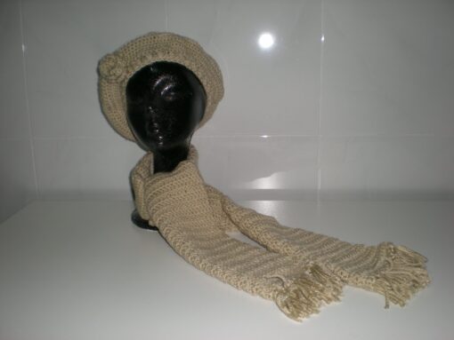 Varios colores conjunto de boina y bufanda hecha a croché-ganchillo