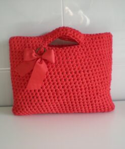 Bolso hecho a mano tricotando