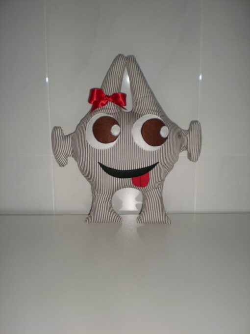 Confección de muñeco en forma de monstruo