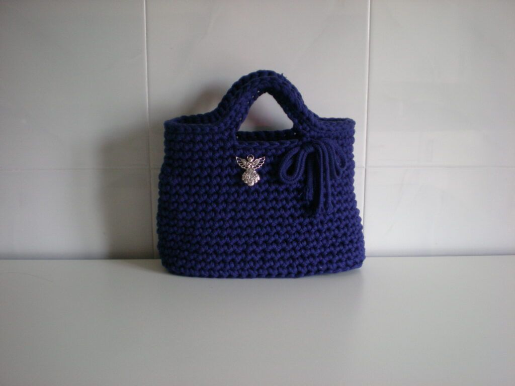 Bolso hecho con cordón